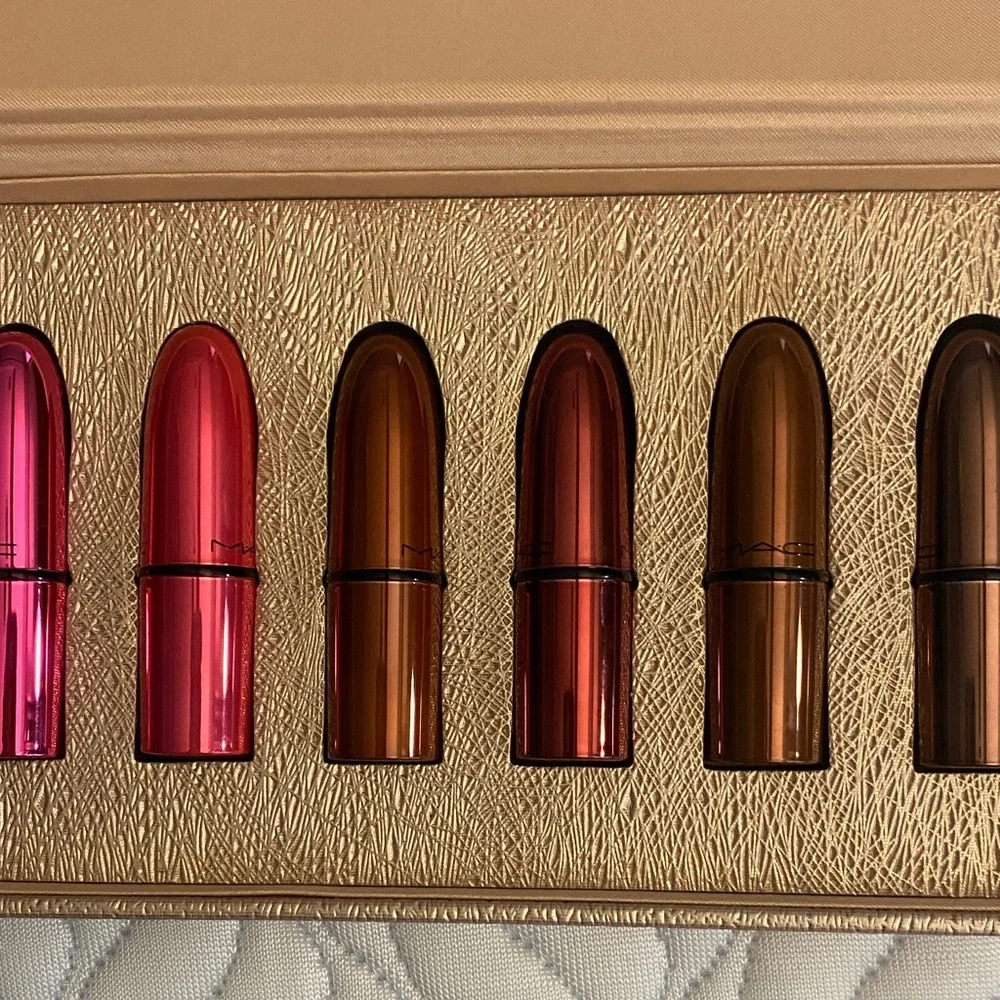 MAC Cosmetics Vibrant Lipstick Collection - Picture 9 of 12